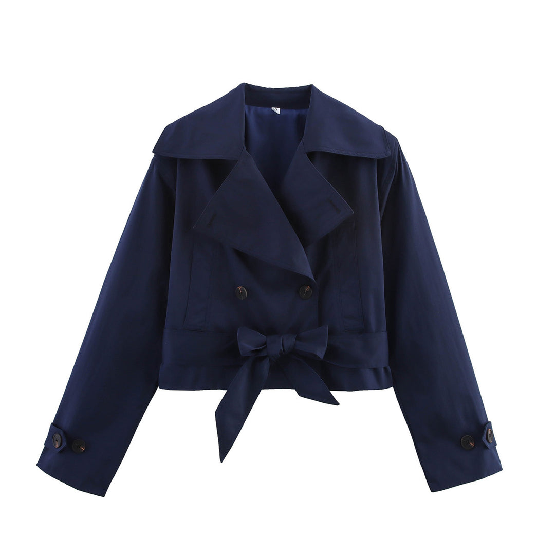 Short trench coat for women with an elegant waist and practical pockets Lune London