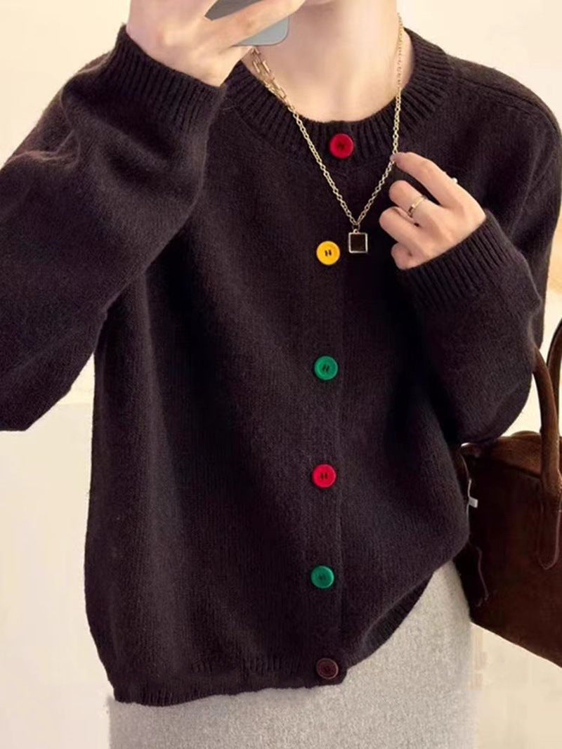 Ladies plush cardigan with colorful button details and a modern cut Lune London