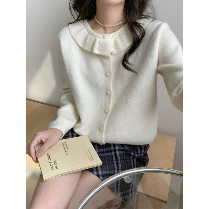 Pull en tricot pour femme avec col volant romantique et fin détails de boutons Chic & Stil