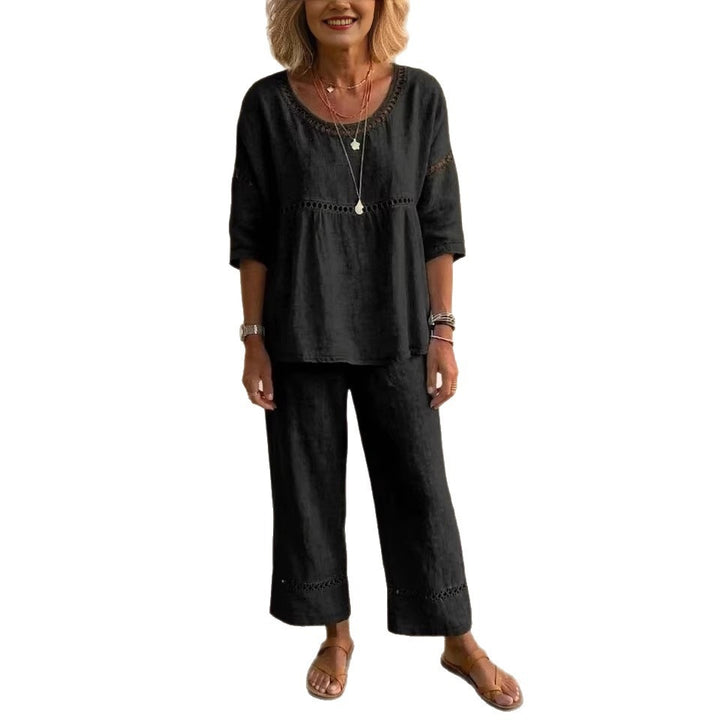 Women's Complete Linen Loungewear Suit with Airy Fit and Lace Accents Chic & Stil