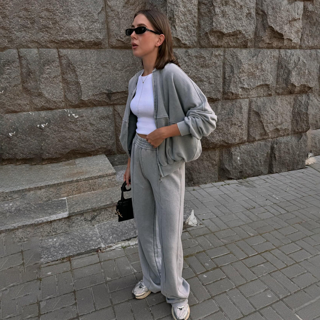 Casual outfit for women with a sweatshirt-like top and a loose-fit pant approach Lune London