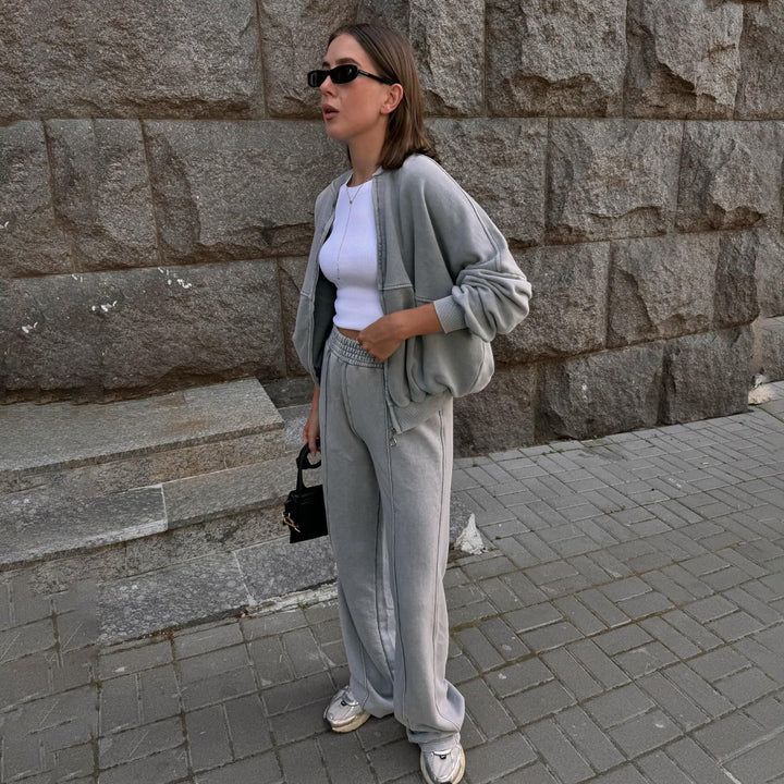 Casual outfit for women with a sweatshirt-like top and a loose-fit pant approach Lune London