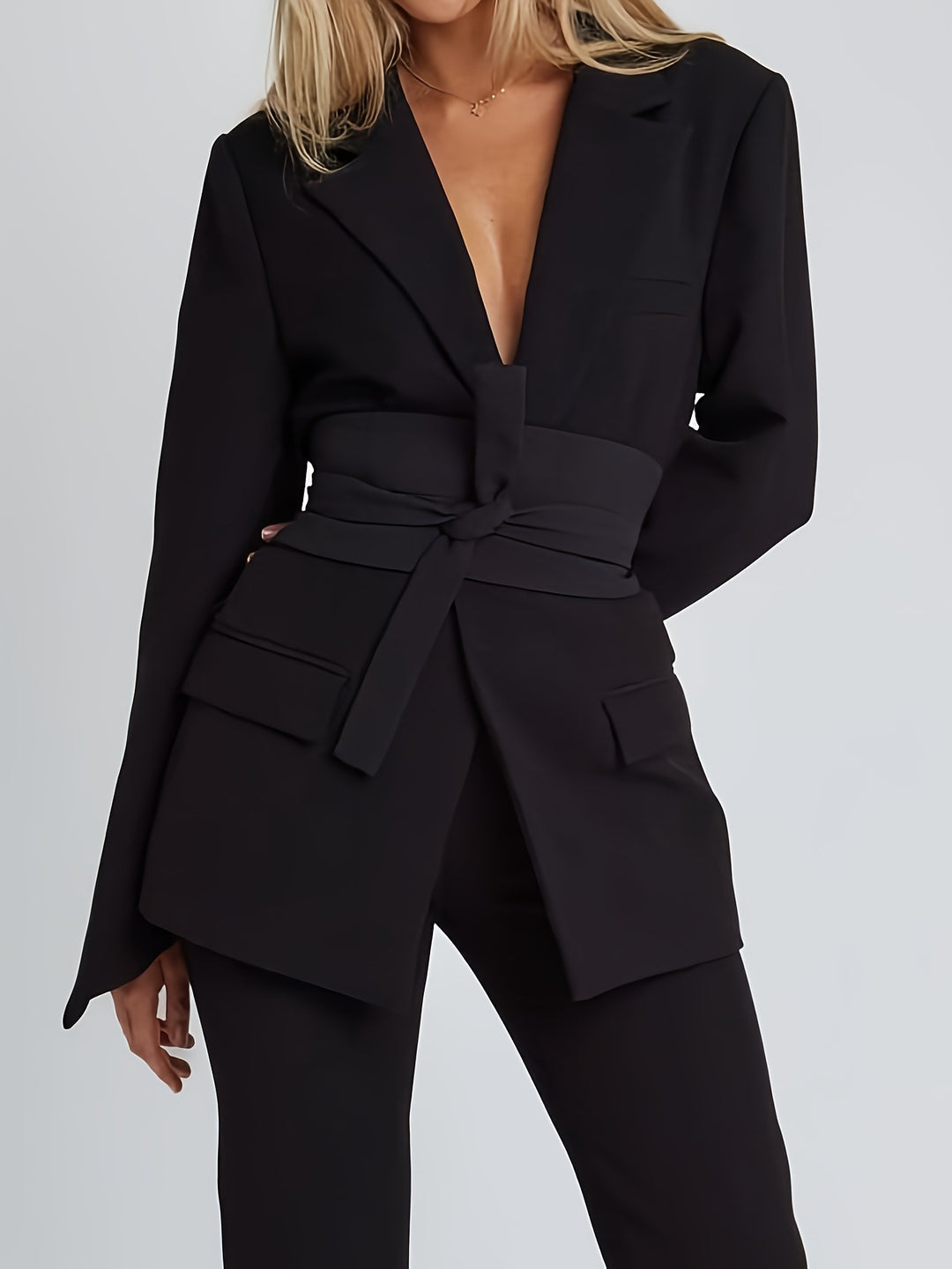 Women's elegant blazer with fitted cut and practical belt Lune London