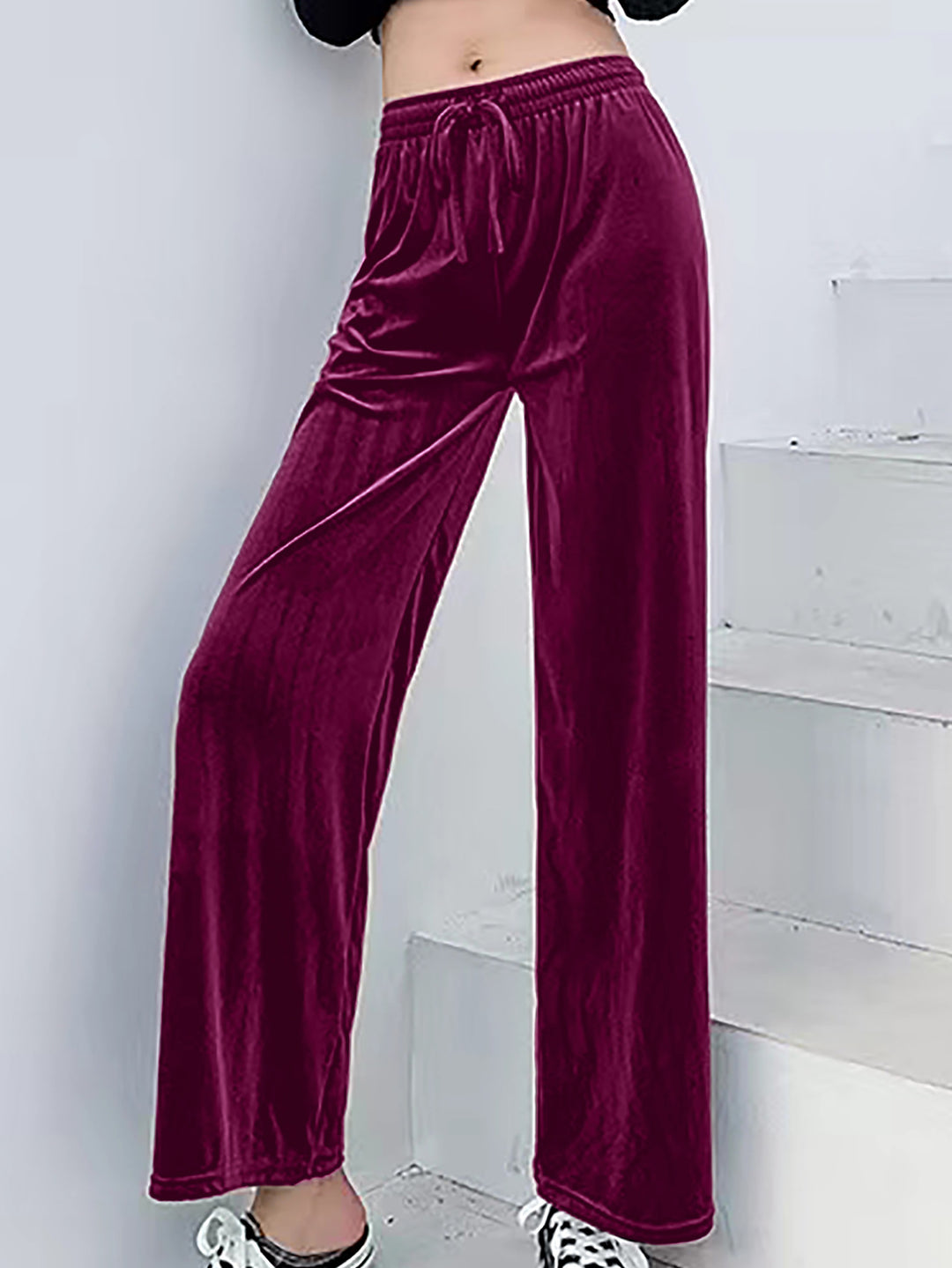 Soft and casual lounge pants in velvet for ladies Lune London