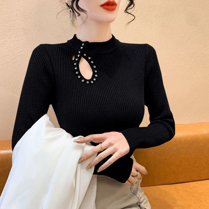 Chemise à manches longues pour femmes avec décolleté élégant et détails en bijoux Chic & Stil