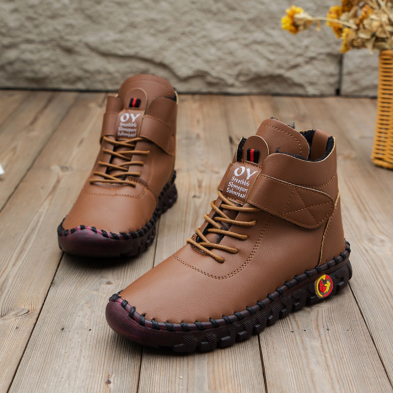 Women's winter boots with adjustable velcro closure and sturdy profile Lune London