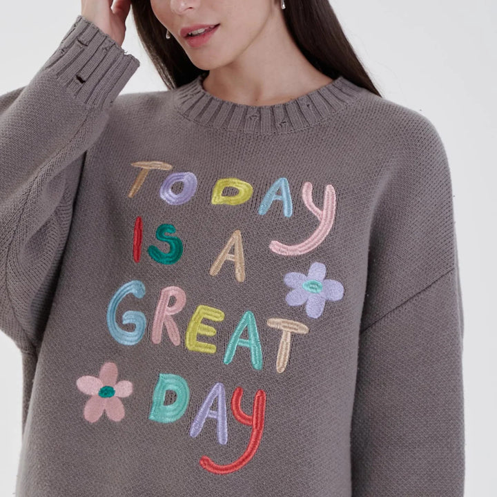 Oversized sweatshirt for women with colorful embroidery design Lune London