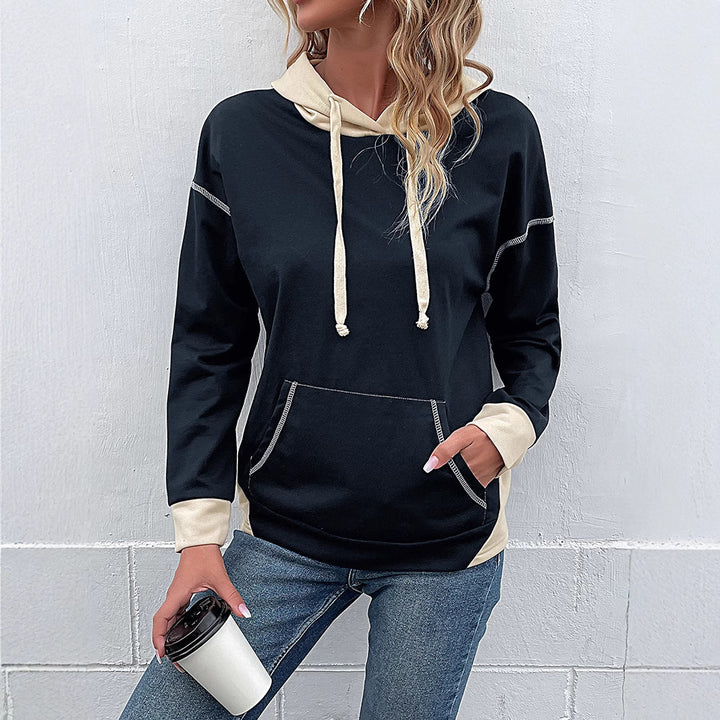 Women's hoodie with a refined stitching design and a practical kangaroo pocket Lune London