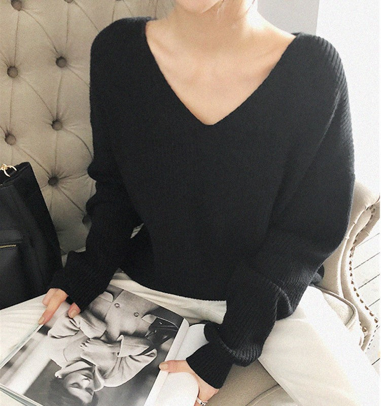 Knit sweater for women with V-neck and casual fit Chic und Stil
