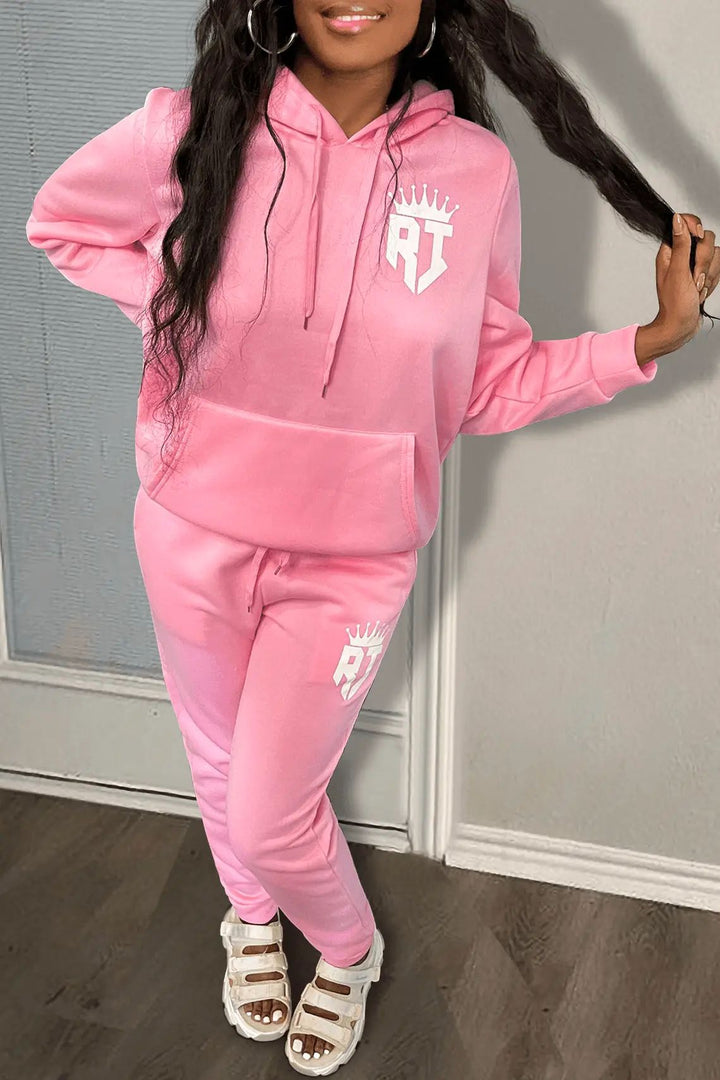Cozy hoodie and jogger pants set for women with a practical kangaroo pocket design Lune London
