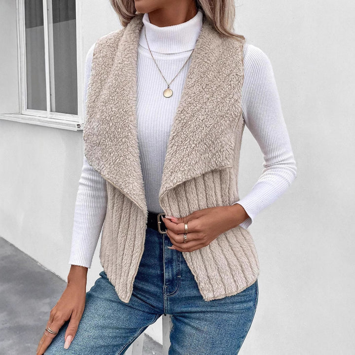 Women's vest with cozy fleece and open collar Chic and style