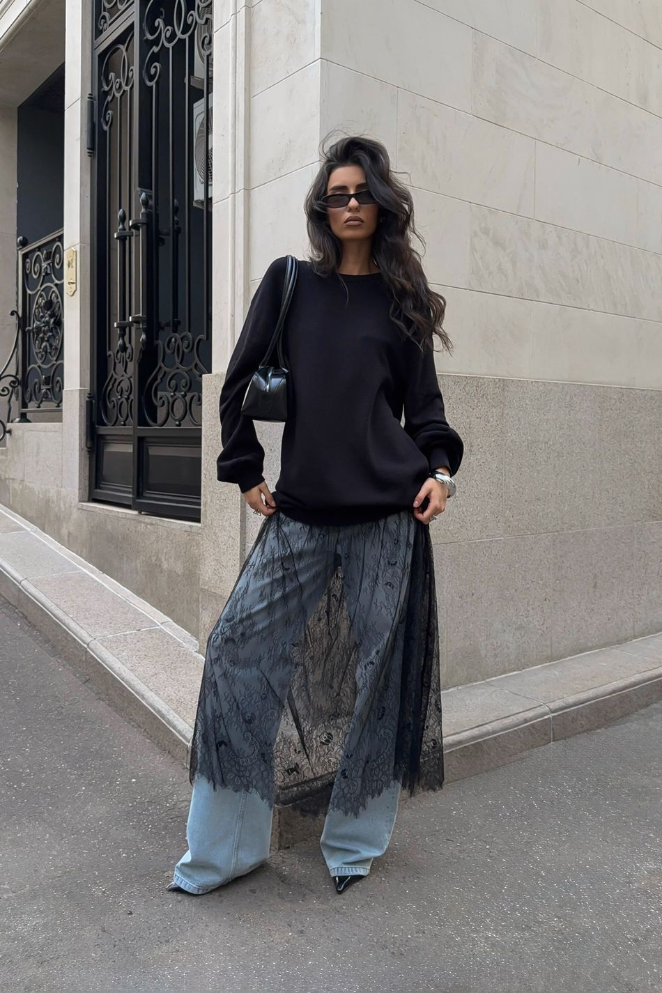 Pull décontracté surdimensionné pour femmes avec des détails de volants élégants et une transparence à la mode Chic & Stil