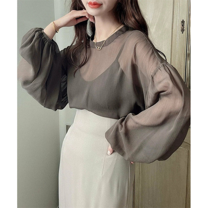 Femme blouse élégante avec des manches volumineuses et un col rond intemporel Chic & Stil
