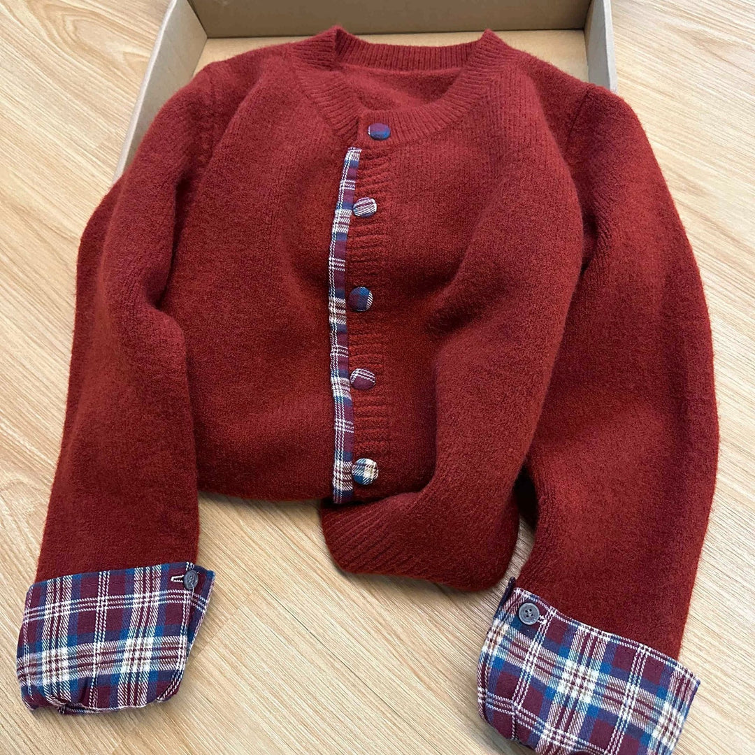 Cardigan féminin à la mode avec motif à carreaux et boutons pratiques Chic & Stil