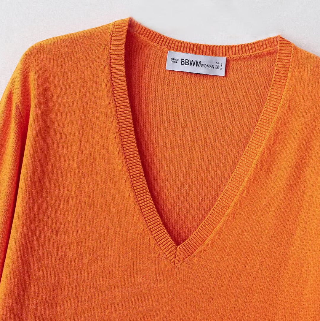 Women elegant V-neck sweater in high-quality cotton blend Chic and Style