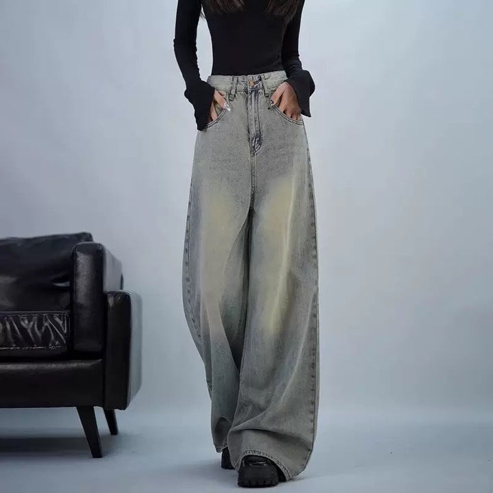 Lune London | Women's trendy baggy jeans with high waistband and wide legs