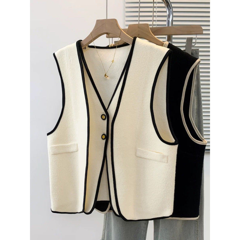 Women's soft fleece vest with an elegant V-neck and chic style pockets