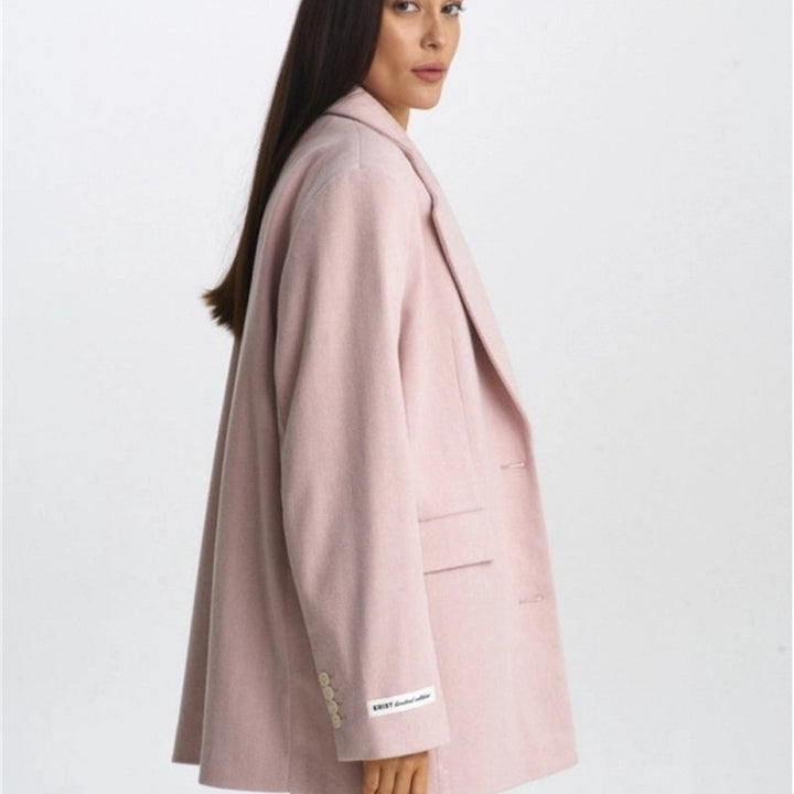 Elegant blazer for women in a modern cut with minimalist details Lune London