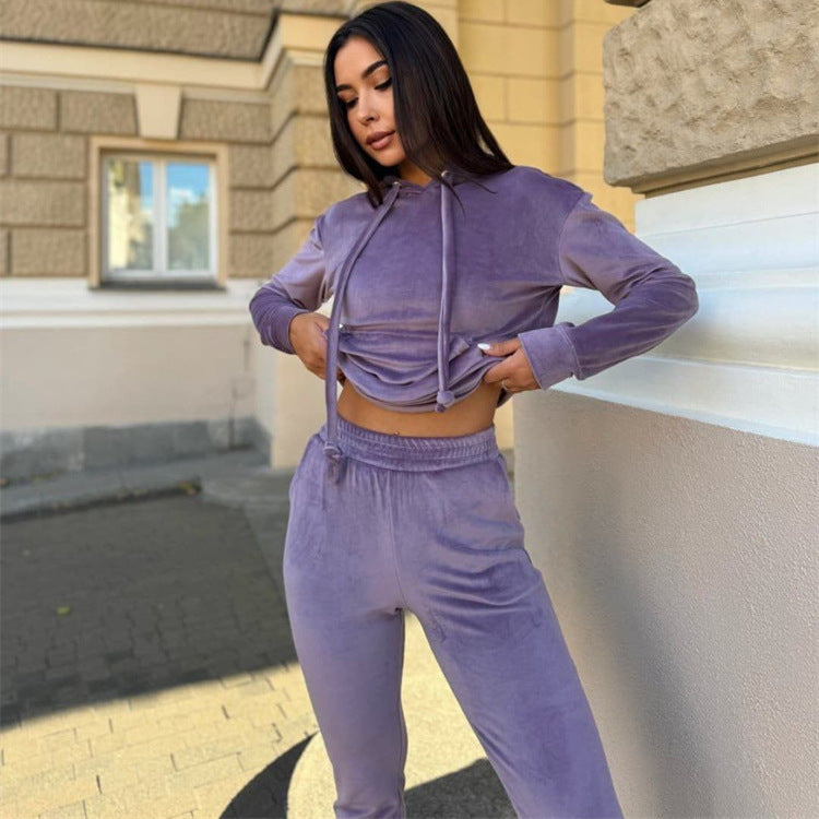 Thermal tracksuit set for women in luxurious velvet with high collar and practical pockets Lune London