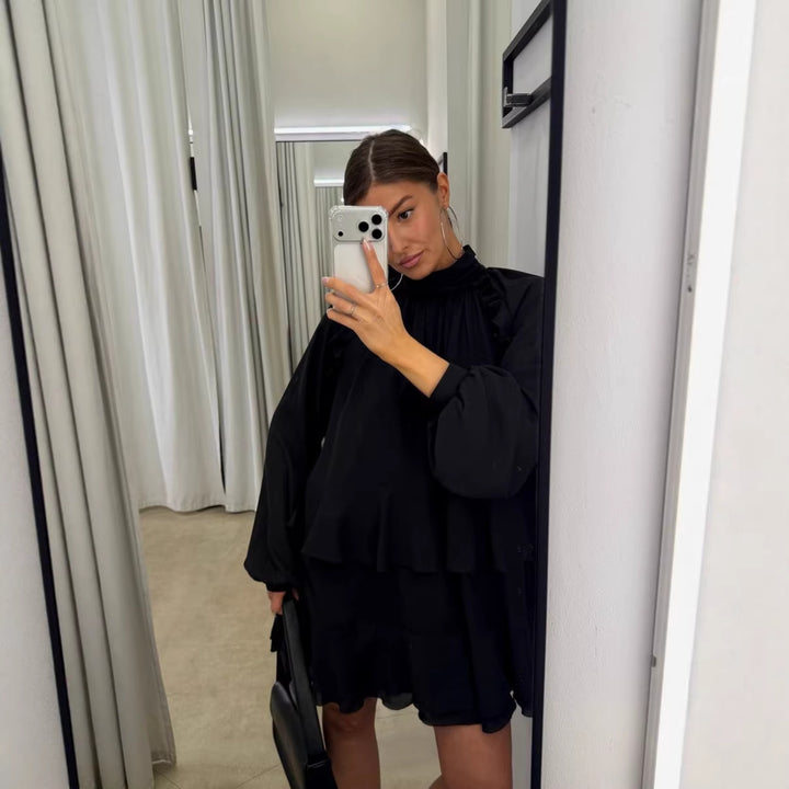 Robe aérienne pour femmes avec ourlet à volants et élégant col montant Chic & Stil