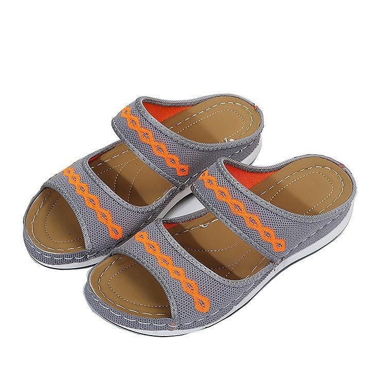 Comfortable sandals for women with a stylish strap and a breathable surface Lune London