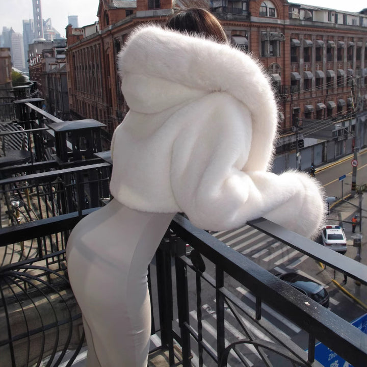 Women short fashionable jacket with luxurious faux fur collar Lune London