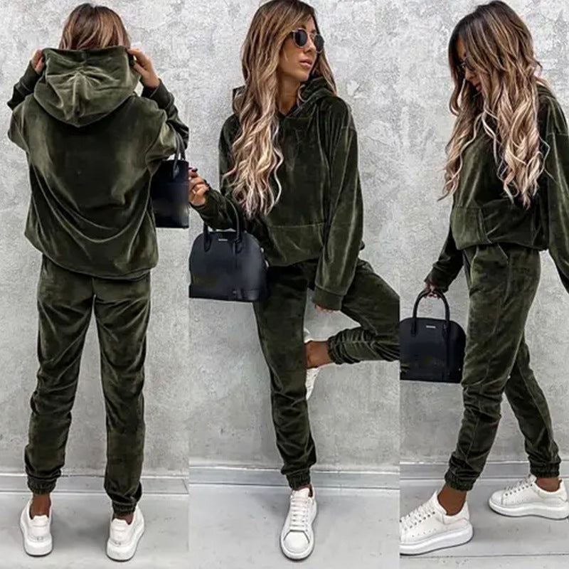 Women's cozy velvet jogging suit with hood and elastic waistband Chic & Stil