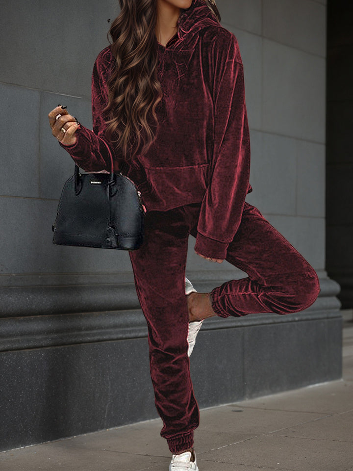 Ensemble de fleece sportif pour femmes avec capuche et taille élastique Chic & Stil