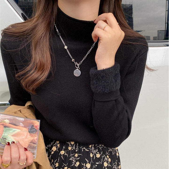 Pull élégant à col roulé pour femmes en matériau doux Chic & Stil