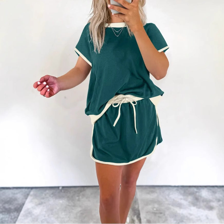 Women’s sporty lounge set with relaxed fit and contrasting details Lune London