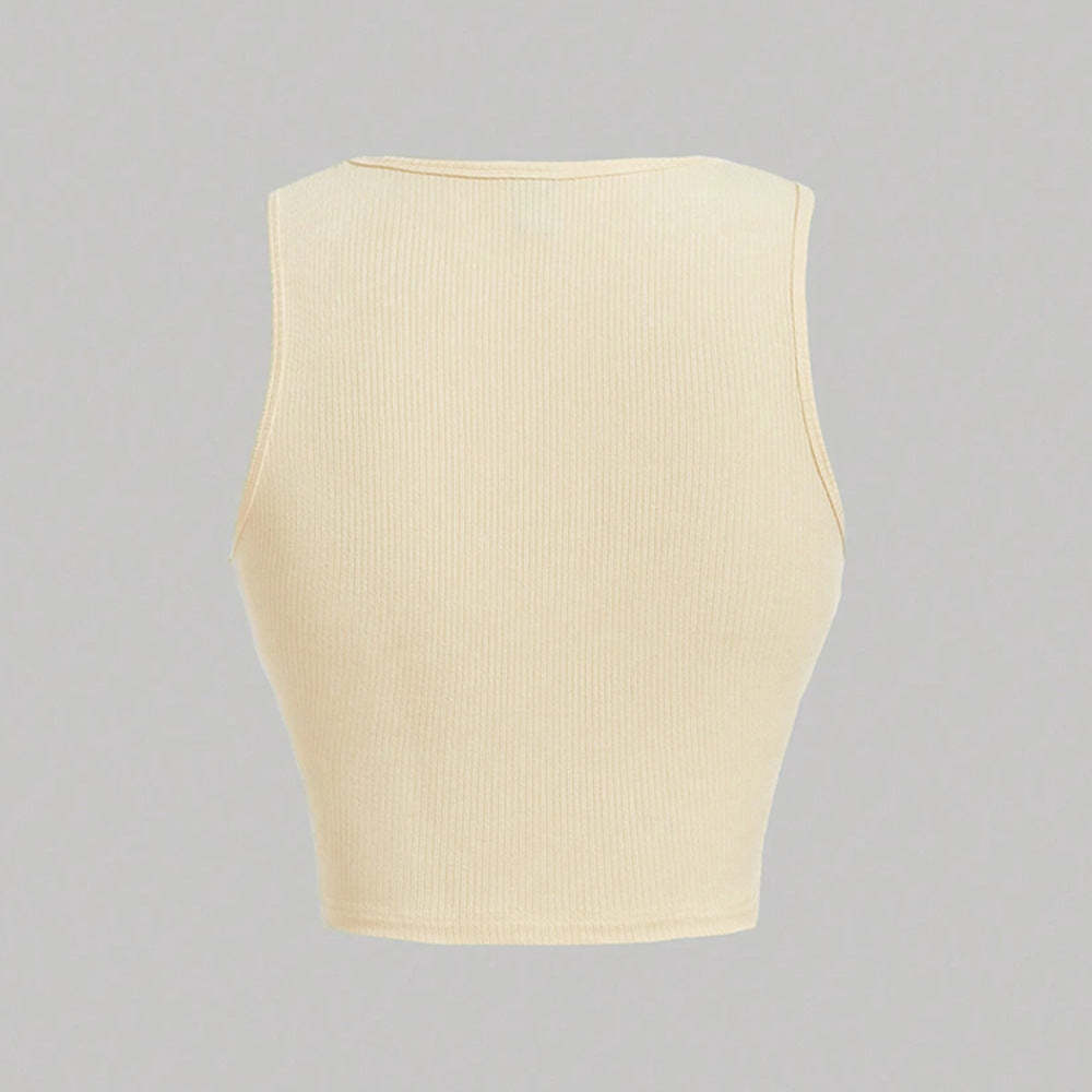 Chic & Stil women's crop top with ruffled details and a trendy design