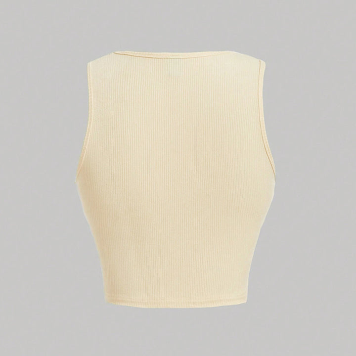 Chic & Stil women's crop top with ruffled details and a trendy design