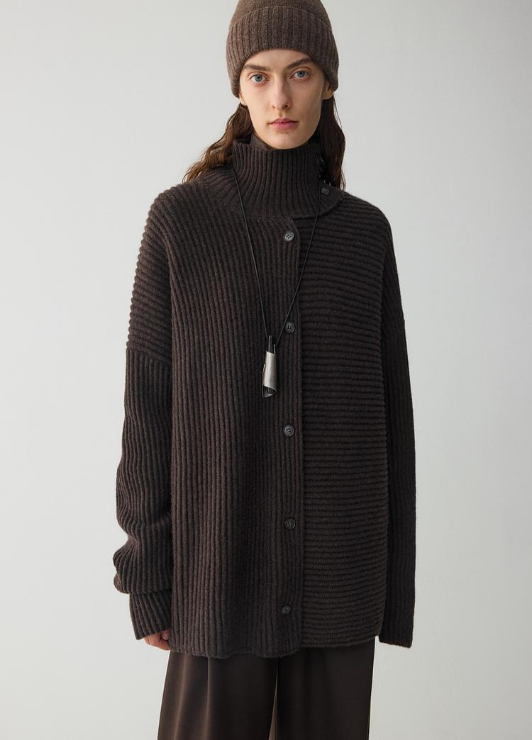 Cardigan Femme Détendu avec Col Haut et Détails Bouton Chic & Stil