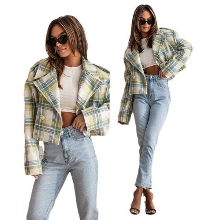 Short women's jacket with a modern fancy pattern and a flattering cut Lune London