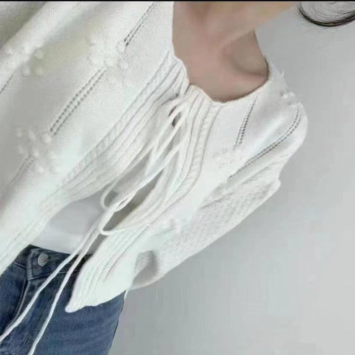 Sweater tendance pour femmes avec des rubans décoratifs et un motif texturé Chic & Stil