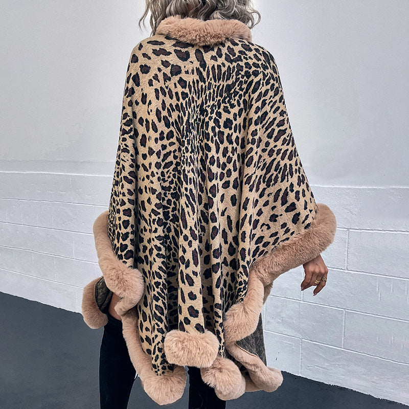Ladies cozy poncho with luxurious faux fur trim and leopard print Lune London