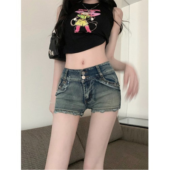 Women’s casual denim shorts with contrasting details and fashionable cut