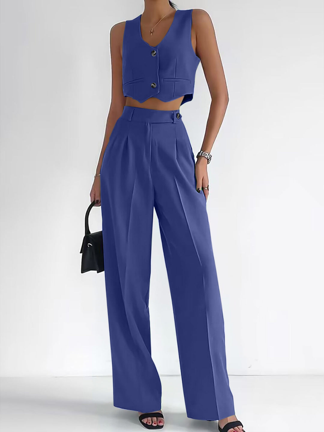 Fashionable women's set consisting of a sleeveless crop top and wide trousers Lune London