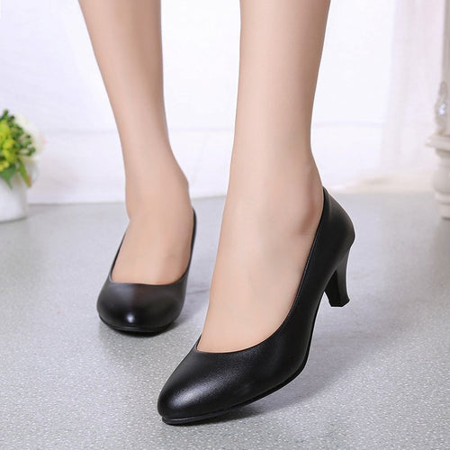 Women Elegant and Timeless Pumps Lune London