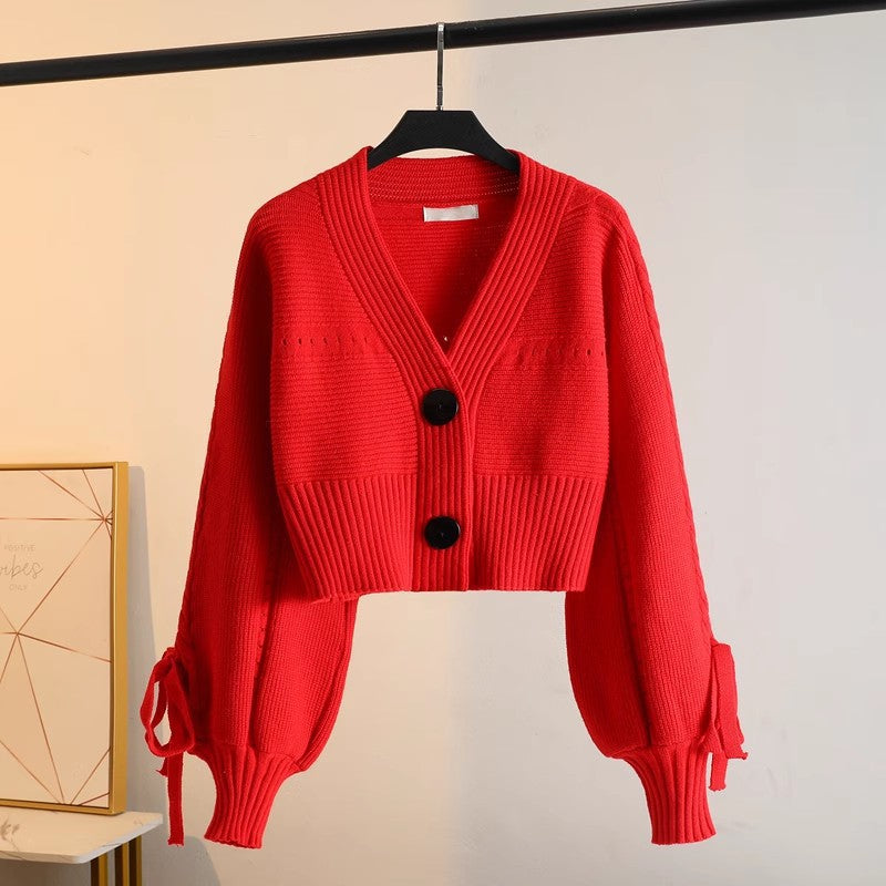Cardigan court à la mode pour femmes avec des détails de boutons élégants et une texture côtelée unique Chic & Stil