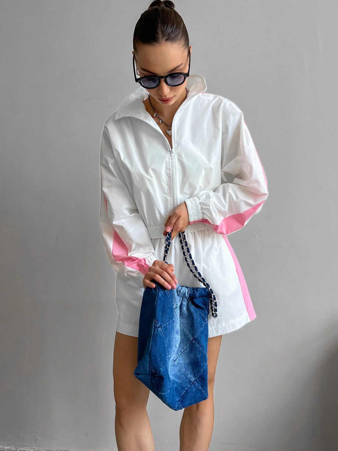 Women's sports set made of functional and breathable material with zipper and elastic waistband Lune London