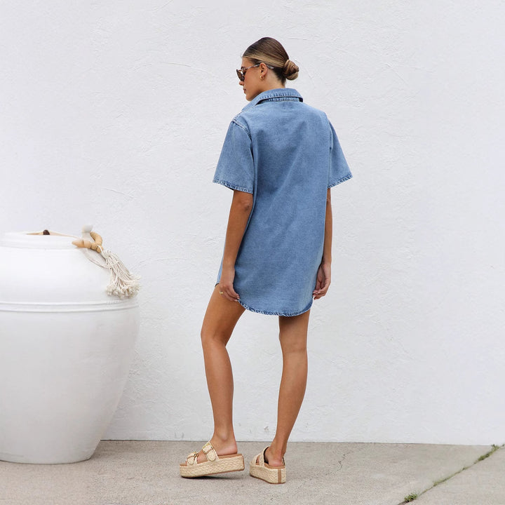 Casual fit denim shirt dress for women with practical pockets Chic & Stil