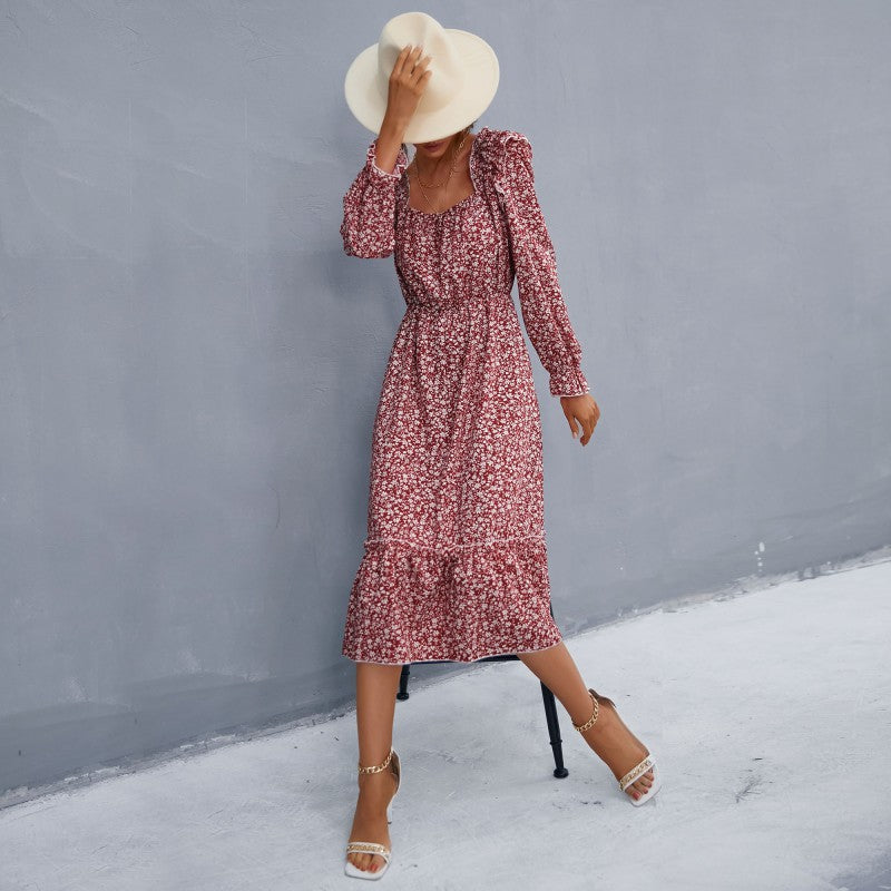 Robe maxi romptique pour femme avec des détails en volants et des motifs floraux Chic & Stil