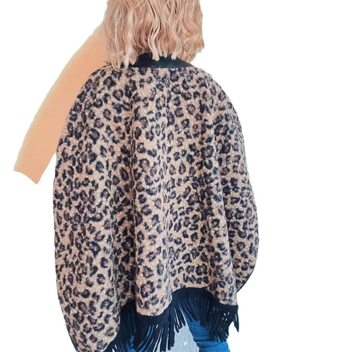 Dame poncho à la mode avec franges et imprimé animal Chic & Stil
