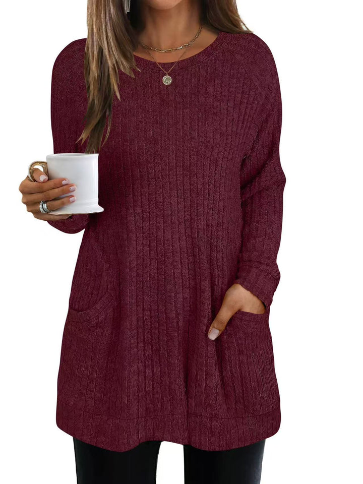 Casual knit sweater for women with side pockets and ribbed structure Lune London