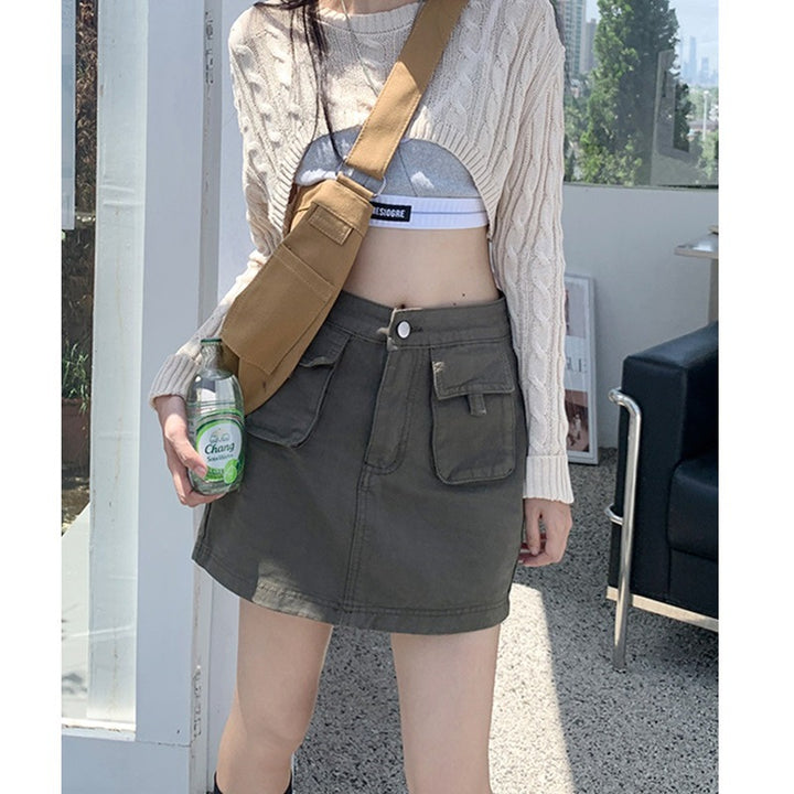 Ladies cargo skirt with practical pockets and elastic waistband