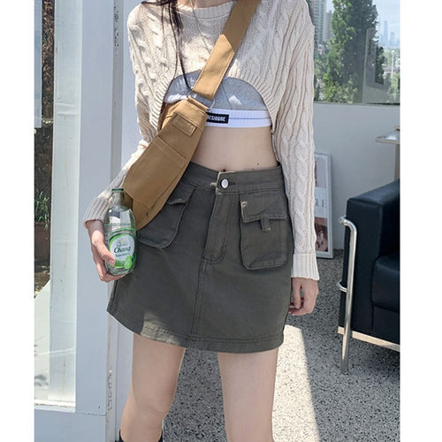 Ladies cargo skirt with practical pockets and elastic waistband