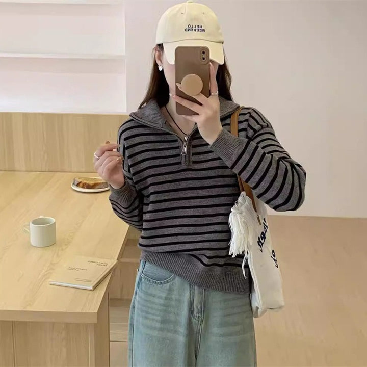 Knitted sweater for women with short zipper and trendy striped pattern Lune London