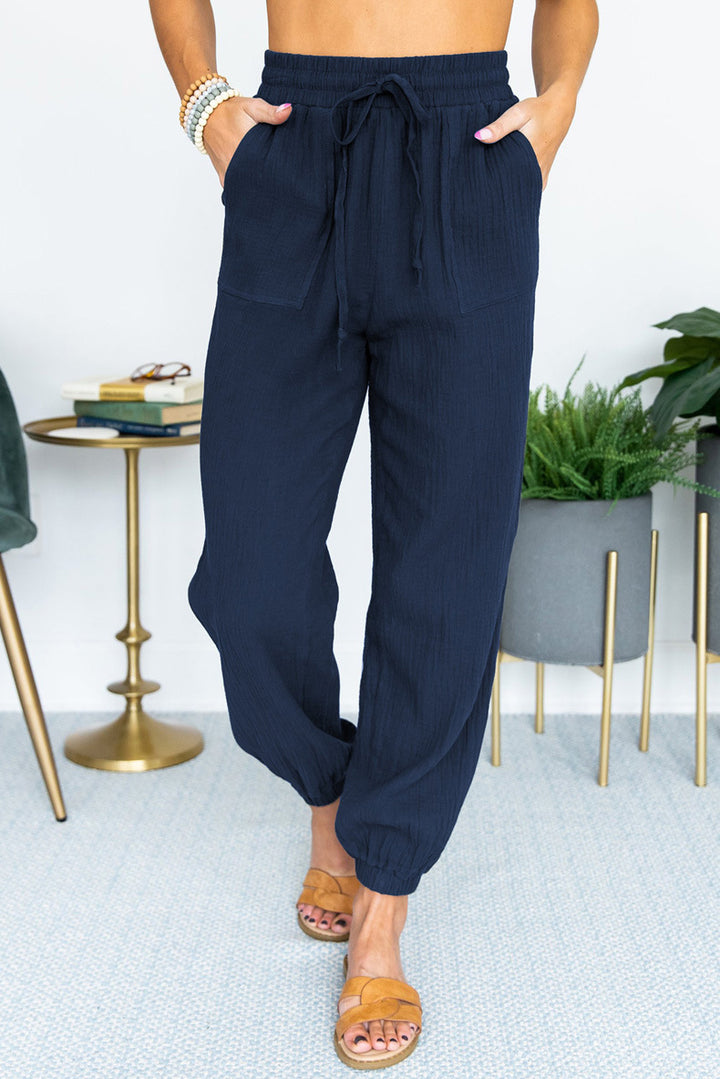 Casual women's pants with elastic waistband and practical pockets Lune London