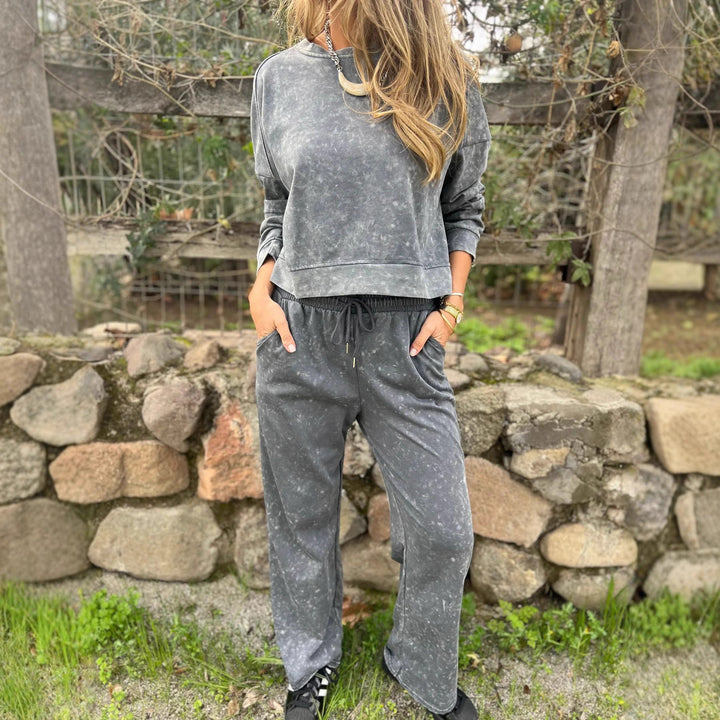 Women Casual Sweatshirt and Jogging Pants Set Chic & Stil